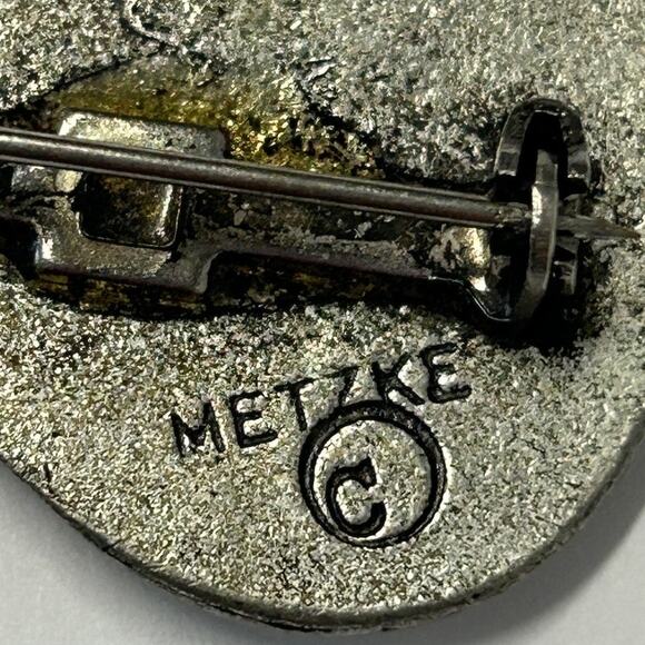 Vintage Metzke Pewter Pear Brooch Pin - Picture 3 of 4